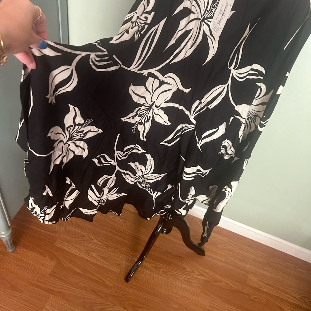 Lola P. Floral Black and White Midi Skirt NWT